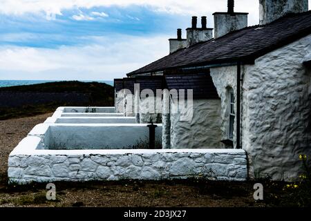 Pilot's Cottages à Llanddwyn, Anglesey, pays de Galles Banque D'Images
