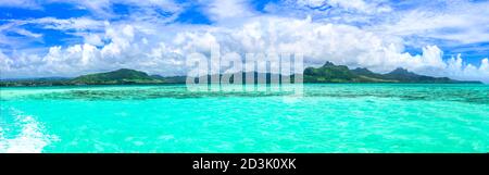 Paysages tropicaux époustouflants. Célèbre baie bleue avec mer turquoise transparente, site de plongée populaire sur l'île Maurice Banque D'Images