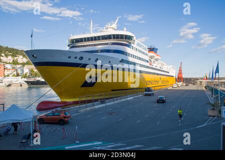 NICE, FRANCE-MAI,29,2019: le ferry corse est lu pour faire du shopping du port de Nice à la corse Banque D'Images