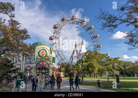 Riesenrad im Vergnügungspark im Prater, dem Wurstelprater à Wien, Österreich, Europa | Wiener Riesenrad Ferris Wheel à Prater ou Wurstelprater, a Banque D'Images