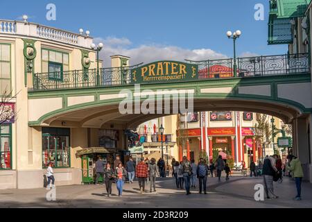 Eingangsbereich im Vergnügungspark im Prater, dem Wurstelprater à Wien, Österreich, Europa | Portail Prater ou Wurstelprater, parc d'attractions à Vien Banque D'Images