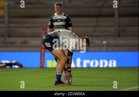 Ash Handley de Leeds Rhinos termine son tour de tête lors du match de la Super League de Betfred au stade Emerald Headingley, à Leeds. Banque D'Images