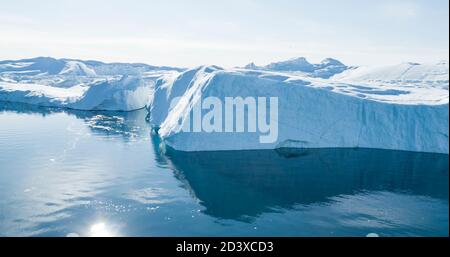 Iceberg image de drone aérien - icebergs géants sur le groenland - climat changer Banque D'Images