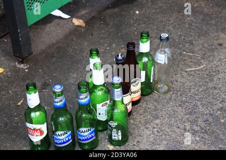 SYDNEY, AUSTRALIE - 30 août 2020 : les bouteilles et les canettes vides peuvent être remboursées et rapportent 10 cents dans le cadre du programme environnemental du gouvernement australien Banque D'Images