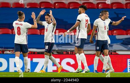 Londres, Royaume-Uni. 9 octobre 2020. Le Danny ings d'Angleterre (2e L) célèbre après avoir obtenu son score lors d'un match amical entre l'Angleterre et le pays de Galles à Londres, en Grande-Bretagne, le 8 octobre 2020. Credit: Xinhua/Alay Live News Banque D'Images