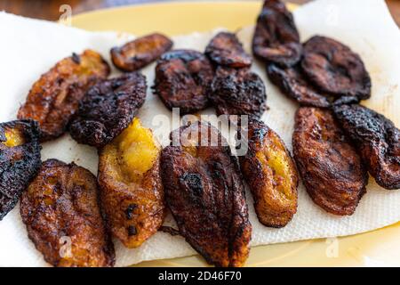 Plantain mûr à friture nigérienne, prêt à manger Banque D'Images