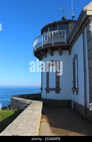 Extérieur du phare de Millier point sur la côte à Beuzec Cap Sizun Banque D'Images