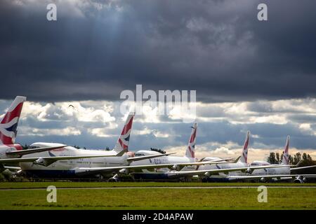 British Airways a retiré toute sa flotte de 747. Le jumbo sera démonté pour pièces de rechange à l'aéroport Cotswold de Gloucestershire. Banque D'Images