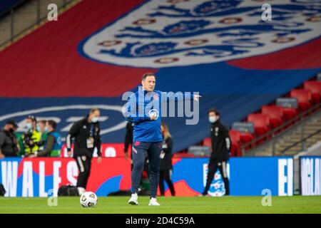 Londres, Angleterre, Royaume-Uni. 8 octobre 2020. L'entraîneur d'Angleterre Steve Holland est en avance sur le match international amical entre l'Angleterre et le pays de Galles au stade Wembley. Crédit : Mark Hawkins/Alay Live News Banque D'Images