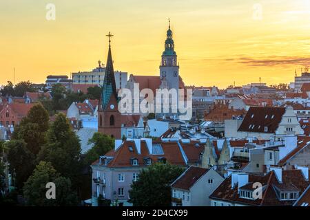 Olsztyn, mairie et église évangélique, panorama, Pologne Banque D'Images