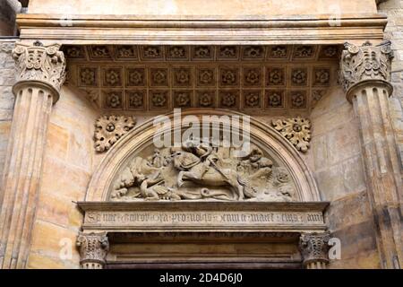 La basilique Saint-Georges est le plus ancien bâtiment d'église encore en vie du château de Prague en République tchèque, fondé par Vratislaus I en 920. Banque D'Images