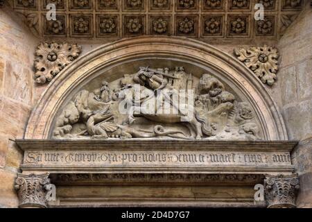 La basilique Saint-Georges est le plus ancien bâtiment d'église encore en vie du château de Prague en République tchèque, fondé par Vratislaus I en 920. Banque D'Images