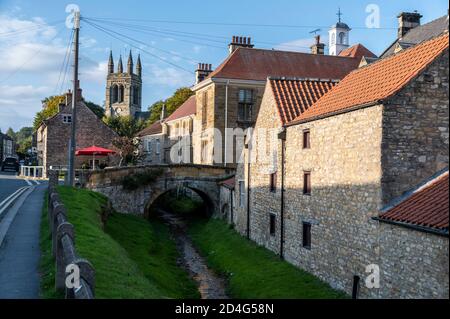 Le petit pont de Byers dans une petite ville marchande d'Helmsley est la seule ville marchande située en bordure du parc national des Moors de North York dans le Yorkshire, Banque D'Images