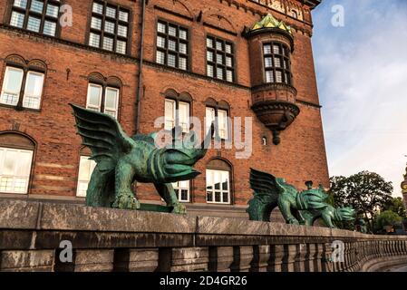 Statue de gallifant ou gallifante, demi-coster animal imaginaire demi-éléphant, à l'hôtel de ville de Copenhague sur la place de l'hôtel de ville ou Rådhuspladsen dans le Th Banque D'Images