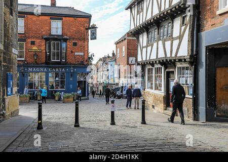Le pub Magna Carta à la jonction de la porte de l'Échiquier, de la colline escarpée et de la colline du château dans la ville de Lincoln, Lincolnshire, Angleterre, Royaume-Uni Banque D'Images