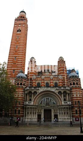 Cathédrale de Westminster la principale église catholique romaine au Royaume-Uni Victoria Street Westminster Londres Angleterre Royaume-Uni un matin nuageux d'octobre Banque D'Images