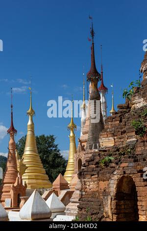 Pagode Shwe Inndein en Birmanie Banque D'Images