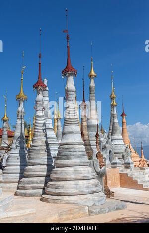 Pagode Shwe Inndein en Birmanie Banque D'Images