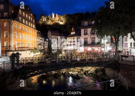 Vieille ville historique de Monschau avec la célèbre Maison Rouge Banque D'Images