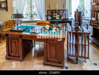 Oblegorek, Swietokrzyskie / Pologne - 2020/08/16: Bureau d'étude historique à l'intérieur du manoir et du musée de Henryk Sienkiewicz, romancier polonais et journali Banque D'Images