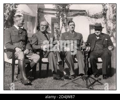 WW2 CASABLANCA 1943 alliés rencontre des alliés Franklin D. Roosevelt, Winston Churchill, général Henri Giraud, et général DeGaulle à Casablanca 24 janvier 1943 Conférence de Casablanca de la Seconde Guerre mondiale ou Conférence d'Anfa tenue à l'hôtel Anfa à Casablanca, Maroc, du 14 au 24 janvier 1943, Planifier la stratégie européenne alliée pour la prochaine phase de la Seconde Guerre mondiale contre les puissances de l'axe menées par l'Allemagne nazie Banque D'Images