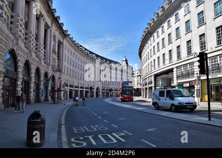 Regent Street, Londres, avec très peu de personnes et de voitures pendant le confinement de 2020 Banque D'Images
