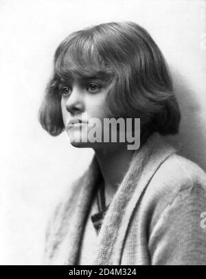 Daphné du Maurier. Portrait de Dame Daphne du Maurier, Lady Browning (1907-1989) comme jeune fille, c. 1922 Banque D'Images