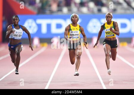 Shelly-Ann Fraser-Pryce (JAM), Dina Asher-Smith (GBR), Elaine Thompson (JAM). 100 mètres de finale. Championnats du monde d'athlétisme de l'IAAF, Doha 2019 Banque D'Images