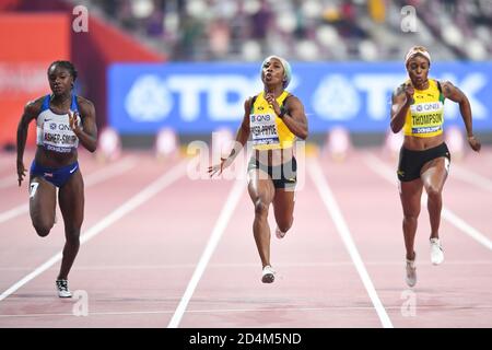 Shelly-Ann Fraser-Pryce (JAM), Dina Asher-Smith (GBR), Elaine Thompson (JAM). 100 mètres de finale. Championnats du monde d'athlétisme de l'IAAF, Doha 2019 Banque D'Images