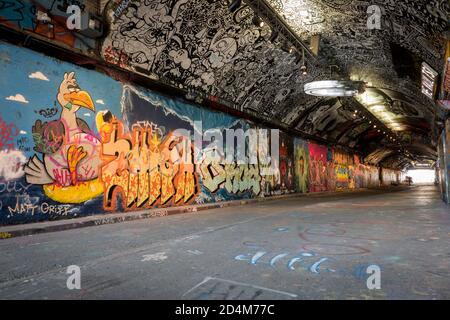 Graffitis le long de Leake Street le 14 septembre 2020 sur la rive sud au Royaume-Uni. Photo de Sam Mellish Banque D'Images