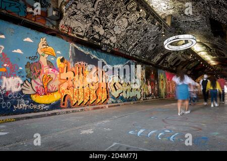 Graffitis le long de Leake Street le 14 septembre 2020 sur la rive sud au Royaume-Uni. Photo de Sam Mellish Banque D'Images