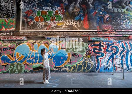 Graffitis le long de Leake Street le 14 septembre 2020 sur la rive sud au Royaume-Uni. Photo de Sam Mellish Banque D'Images