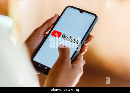 Brésil. 4 juillet 2020. Dans cette illustration, le logo YouTube s'affiche sur un smartphone. Credit: Rafael Henrique/SOPA Images/ZUMA Wire/Alamy Live News Banque D'Images