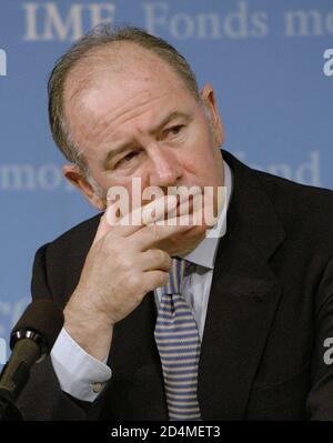 Rodrigo de Rato y Figaredo, directeur général du FMI, lors d’un exposé de presse au siège du FMI ca. 9 juin 2004 Banque D'Images