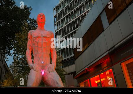 Essen, NRW, Allemagne. 09e octobre 2020. Installation 2, 'Breathe', une sculpture légère de l'artiste allemand Markus Anders.le festival annuel de lumière d'Essen se déroule jusqu'au 11 octobre de cette année et attire régulièrement une grande foule de spectateurs qui se promènent autour du sentier des installations de lumière dans le quartier central des boutiques et de la culture de la ville. Credit: Imagetraceur/Alamy Live News Banque D'Images