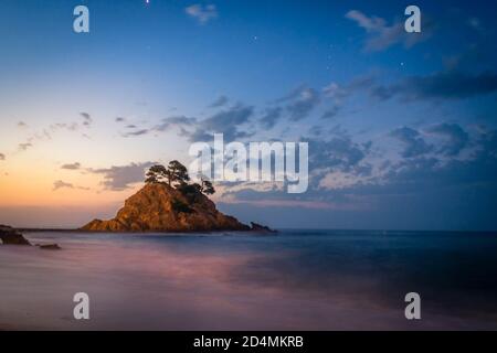 Un incroyable lever de soleil à Cala Cap Roig, sur la Costa Brava Banque D'Images