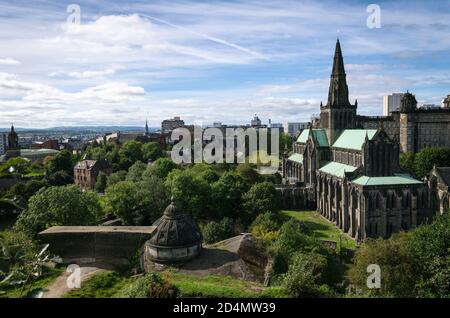 Glasgow avec la cathédrale sur la droite, Écosse, Royaume-Uni Banque D'Images