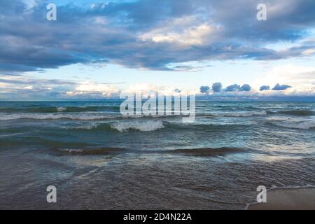 En fin d'après-midi sur les rives du lac Michigan. Evanston Beach, Illinois, États-Unis Banque D'Images