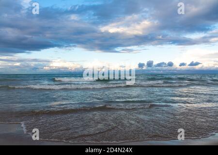 En fin d'après-midi sur les rives du lac Michigan. Evanston Beach, Illinois, États-Unis Banque D'Images