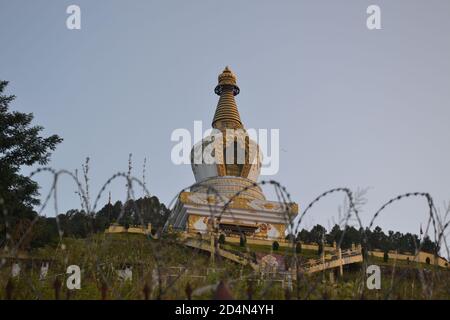 Une école bouddhiste appelée gumba. La photo est de gumba nommé 'chiseni' dans les collines de Katmandou, Népal. C'est un bel endroit pour le tourisme. Banque D'Images