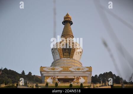 Une école bouddhiste appelée gumba. La photo est de gumba nommé 'chiseni' dans les collines de Katmandou, Népal. C'est un bel endroit pour le tourisme. Banque D'Images