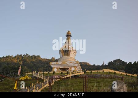 Une école bouddhiste appelée gumba. La photo est de gumba nommé 'chiseni' dans les collines de Katmandou, Népal. C'est un bel endroit pour le tourisme. Banque D'Images