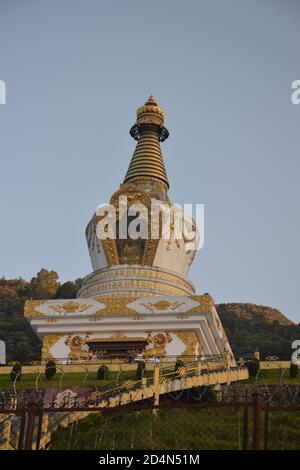 Une école bouddhiste appelée gumba. La photo est de gumba nommé 'chiseni' dans les collines de Katmandou, Népal. C'est un bel endroit pour le tourisme. Banque D'Images