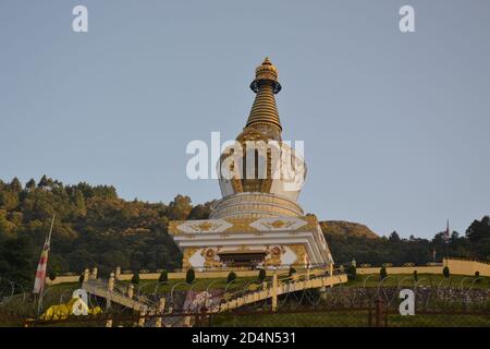 Une école bouddhiste appelée gumba. La photo est de gumba nommé 'chiseni' dans les collines de Katmandou, Népal. C'est un bel endroit pour le tourisme. Banque D'Images