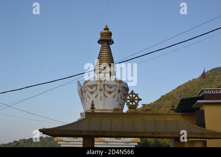 Une école bouddhiste appelée gumba. La photo est de gumba nommé 'chiseni' dans les collines de Katmandou, Népal. C'est un bel endroit pour le tourisme. Banque D'Images