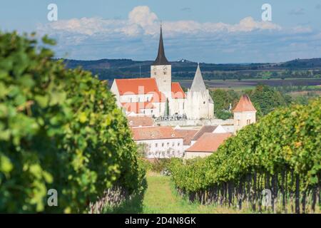 Pulkau : église et ossuaire Pulkau, église catholique de branche hl. Blut (St. Blood), vignoble à Weinviertel, Niederösterreich, Basse-Autriche, Autriche Banque D'Images