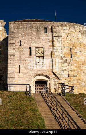 Royaume-Uni, Angleterre, Yorkshire, York, Tower Street, Clifford’s Tower, château Keep, anciennement prison et menthe Banque D'Images