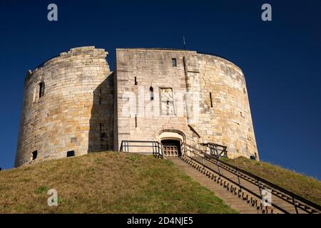 Royaume-Uni, Angleterre, Yorkshire, York, Tower Street, Clifford’s Tower, château Keep, anciennement prison et menthe Banque D'Images