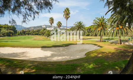 Vue sur Rio Real, parcours de golf 18 trous, Marbella, costa del sol, Andalousie, Espagne. Banque D'Images