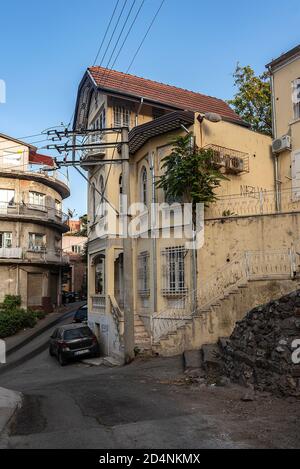 Konak, le centre culturel, artistique et de divertissement de İzmir, est fréquenté par les touristes locaux et étrangers. Banque D'Images